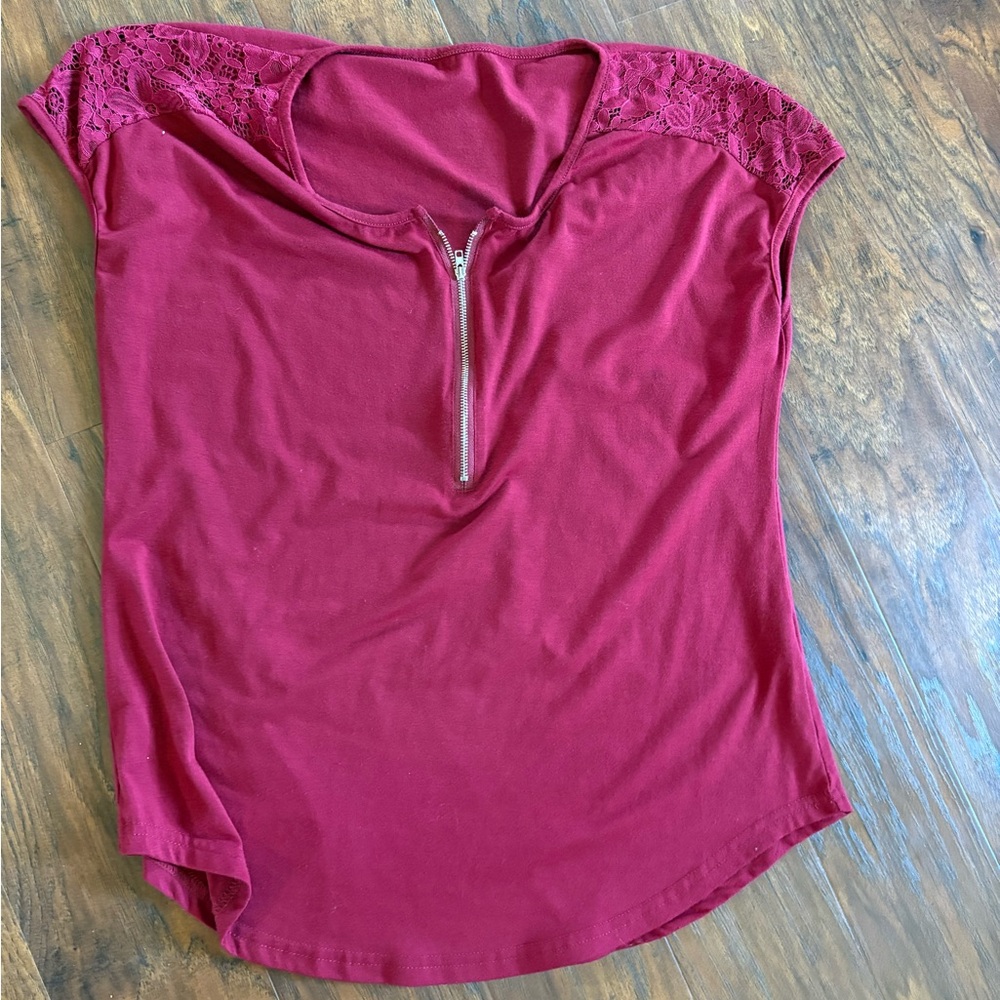 Womens Short Sleeve Lace Shoulder Zip-Front Top - Wine